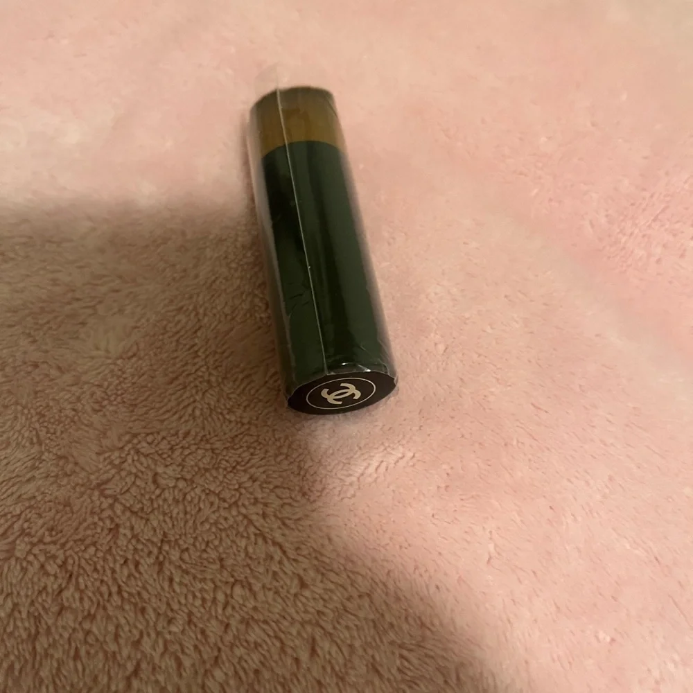 CHANEL Black Makeup Brushes with Brown Bristles